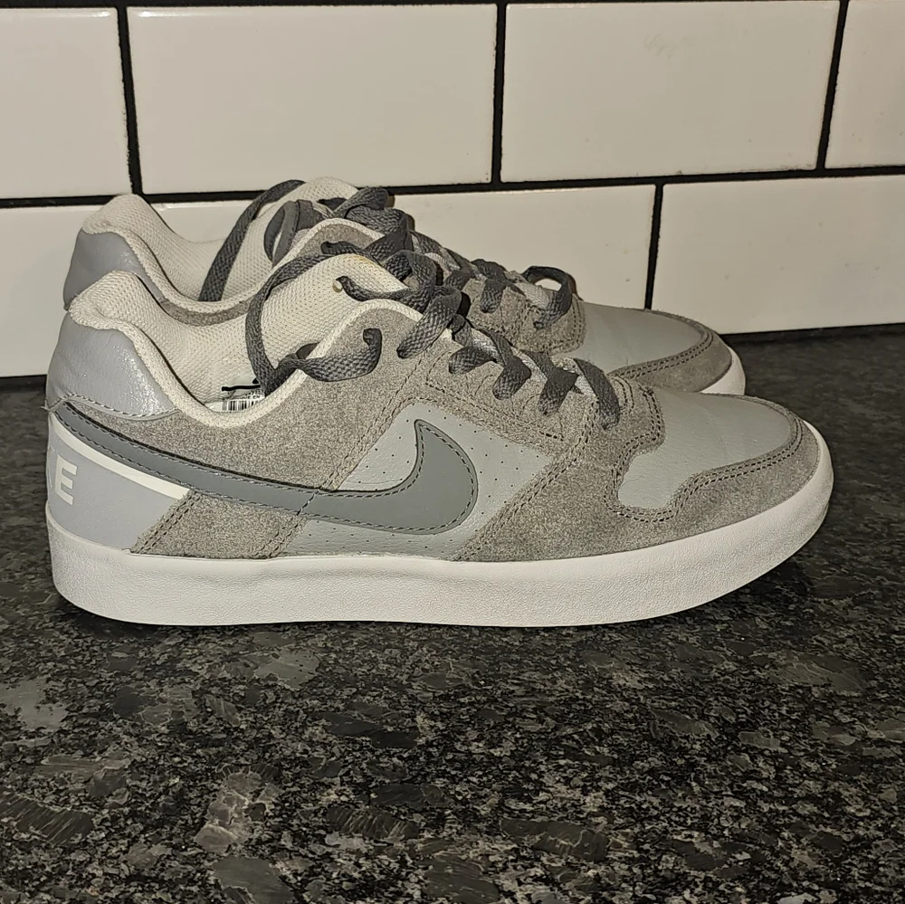 Nike SB Delta Force Vulc Skater Shoes 942237-001 Cool Grey Wolf‎ Men's 7 Youth 7